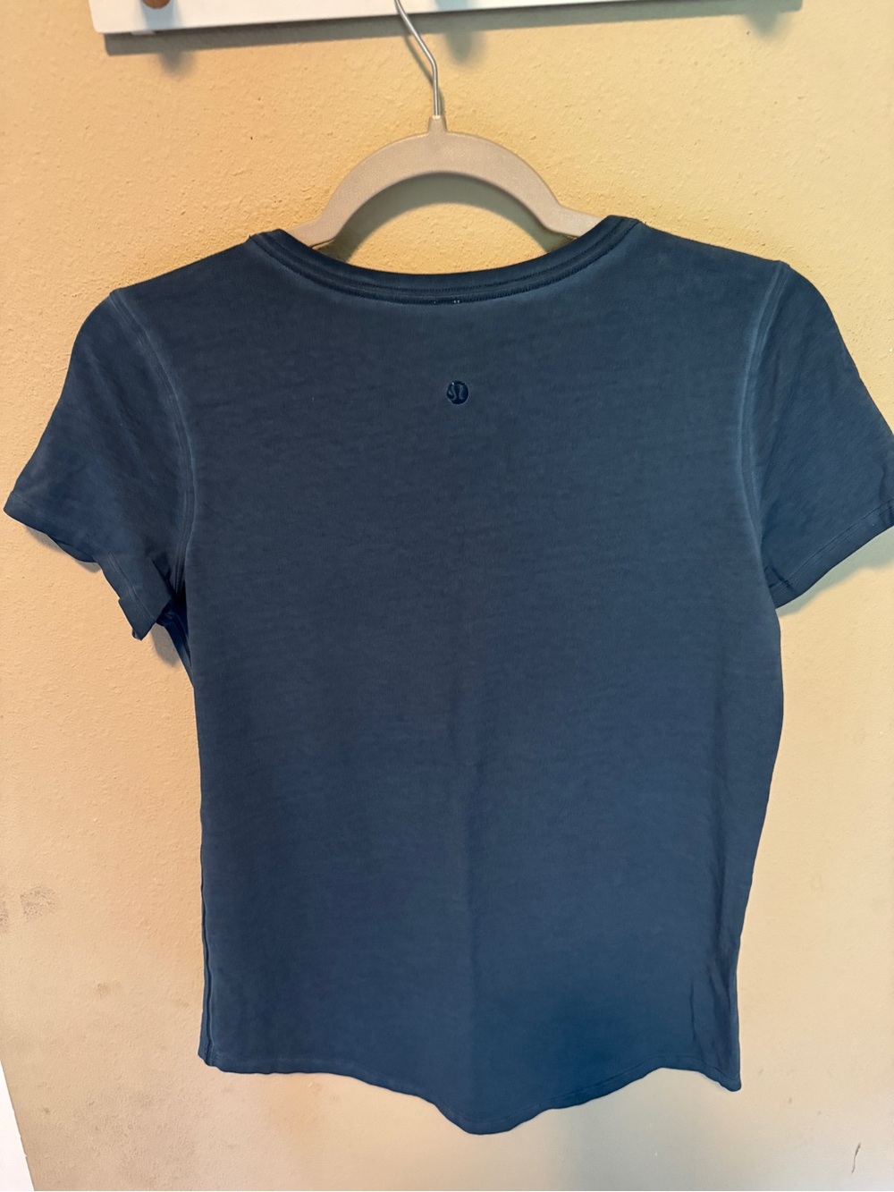 Lululemon Classic Scoop Neck Womens Tee - Blue - Picture 2 of 3